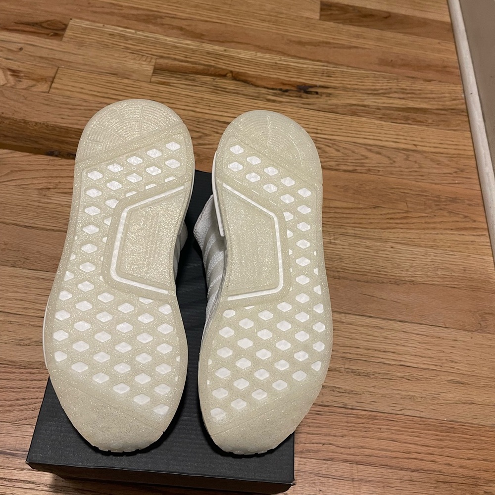 Adidas WMNS NMD_R1 'WHITE SILVER METALLIC Size 9 - Picture 6 of 16